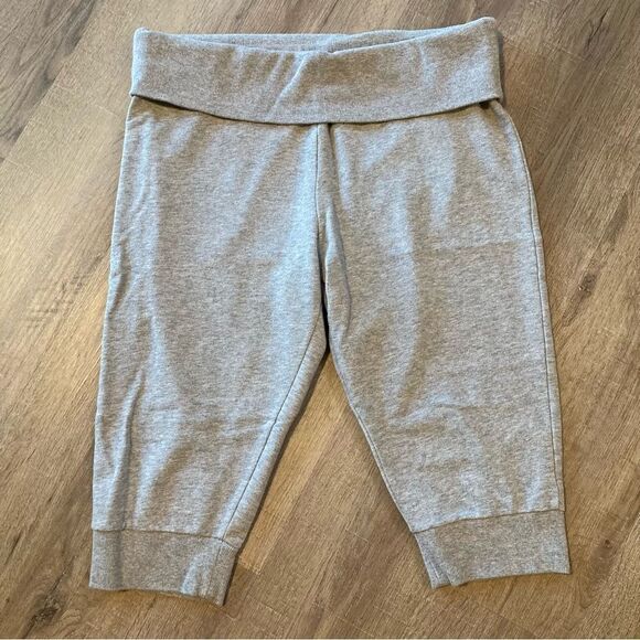 Fabletics Grey Crop Joggers EUC - Picture 1 of 8